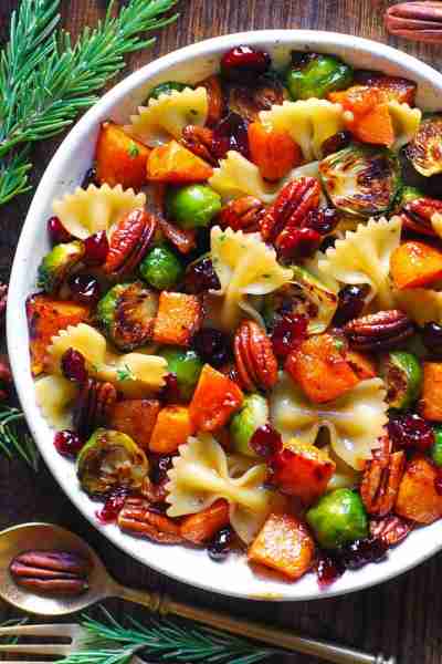 🍁 Roasted Butternut Squash Pasta Salad with Brussels Sprouts, Pecans, and Dried Cranberries. 𝐇𝐄𝐀𝐋𝐓𝐇...