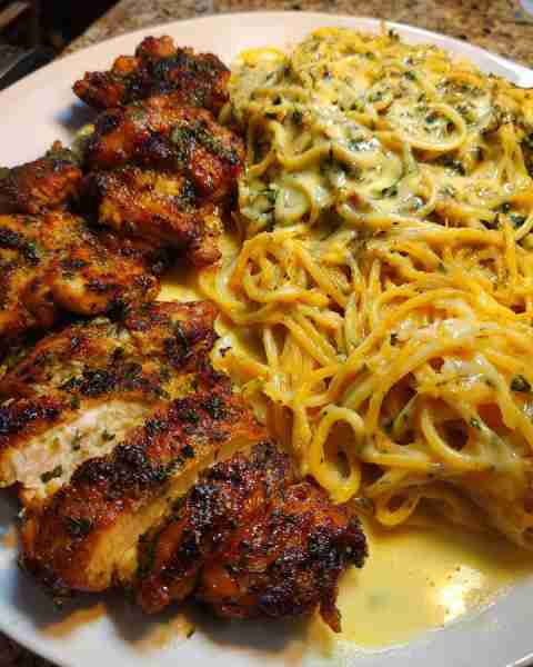 Creamy Garlic Cajun Chicken with Mozzarella Spaghetti Ingredients: 1 pound spaghetti 2 boneless, ski...