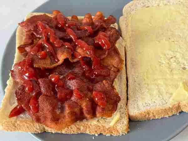 Bacun sarnie to start the day, what you think by Colin M