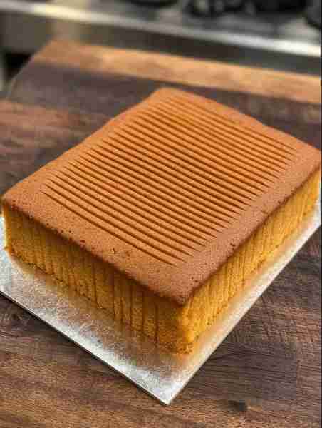 Keto Butter Sponge Cake (Square Pan Style) 📝 Ingredients Dry Ingredients 2 cups almond flour 2 tbsp...