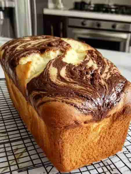 Homemade Keto Marble Loaf Cake 📝 Ingredients Dry Ingredients: 2 cups almond flour ¼ cup coconut flo...