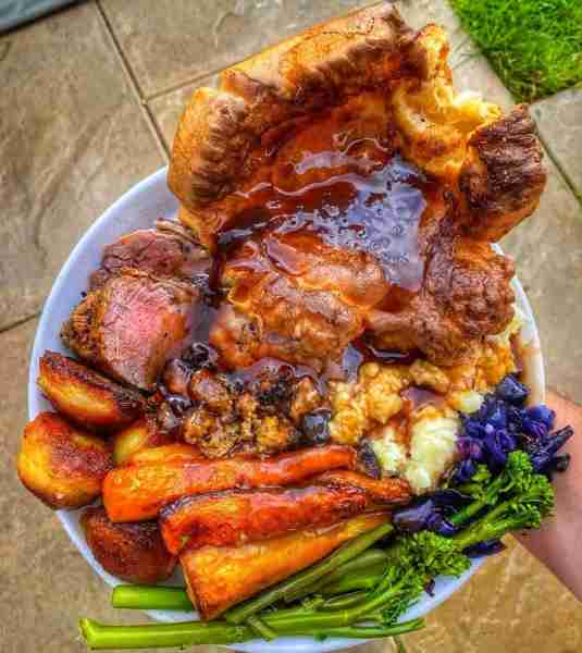 ROAST COLLAGE Haha it’s Easter Sunday and I’m out at Jems family’s for a roast. So, I decided I’d po...