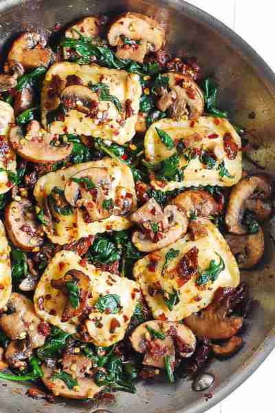 Mushroom & Spinach Ravioli with Sun-Dried Tomatoes. Perfect with store-bought ravioli!