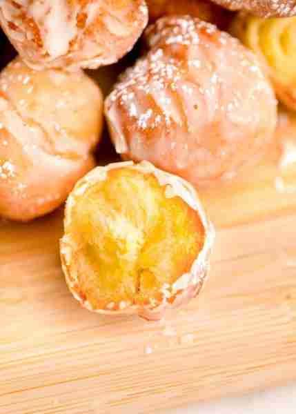 🍩😋 Deep-fried to perfection and topped with a delicious homemade glaze, these Easy Donut Holes are...