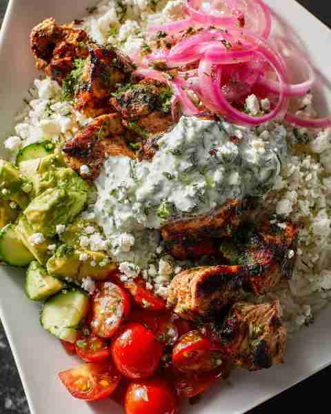 🥗 Mediterranean Grilled Chicken Rice Bowl with Tzatziki 🍗🍅🥒 Prep Time: 20 minutes Cook Time: 25...