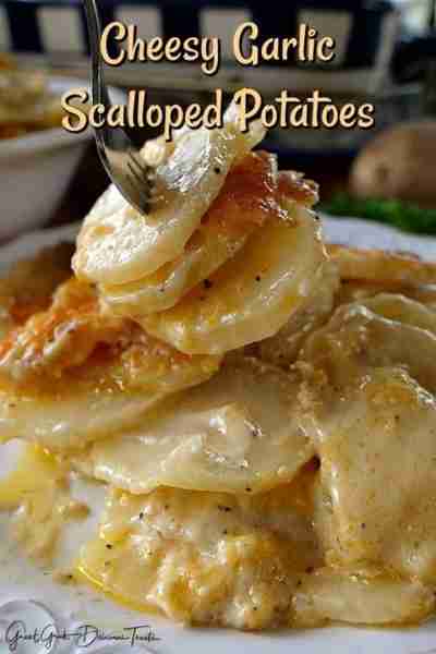 Cheesy Garlic Scalloped Potatoes! 💖💖 A Delicious potato casserole that’s Incredibly satisfying & f...