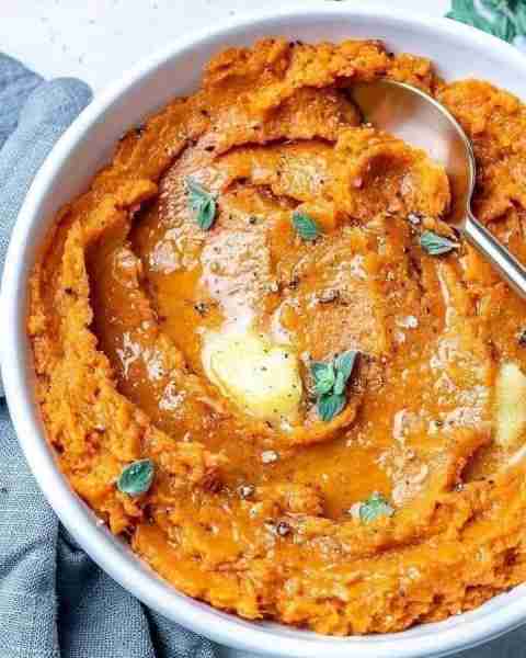 Roasted Garlic Mashed Sweet Potatoes 🍂 The flavors in this dish are complex and indulgent enough to...