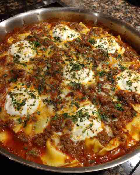 Crockpot Lasagna Soup Ingredients: 1 pound ground beef 1 large yellow onion, chopped 2 cloves garlic...