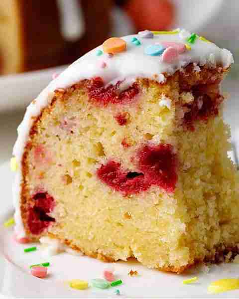 🍓🍋Lemon Raspberry Bundt Cake with Lemon Glaze.🍓🍋 You can also use cranberries!!