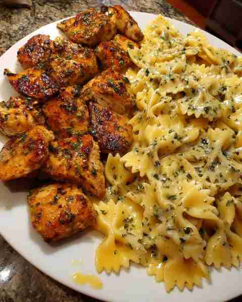 Creamy Cajun Garlic Butter Chicken Bowtie with Mozzarella Ingredients: 1 pound boneless, skinless ch...