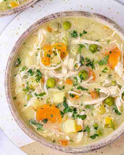 When it's soup season, it's officially crave time for Chicken Pot Pie Soup 🥣🥕🧅 ❤️