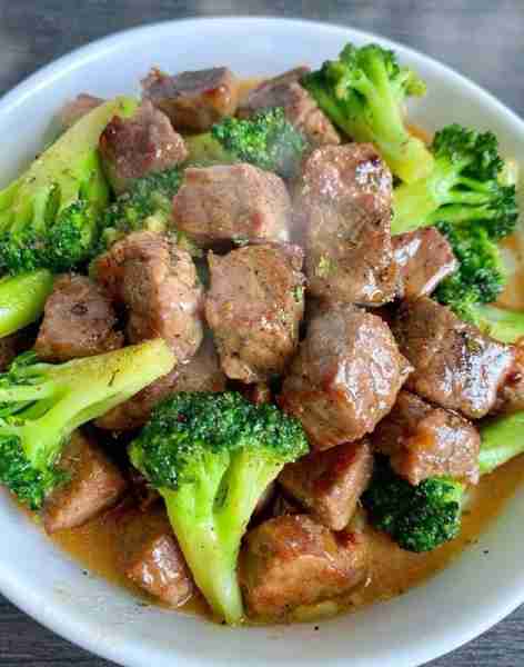 Beef with Broccoli🥦 🛒 Ingredients: 🥩 beef (like flank steak 🥦 Fresh broccoli florets 🧄 Garlic m...