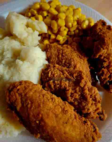 Fried Chicken, Corn, and Mashed Potatoes 😋😋