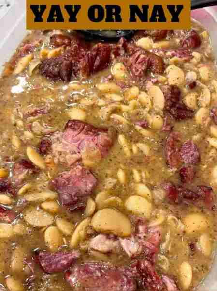 DOES ANYONE HERE ACTUALLY WOULD EAT BEAN AND HAM HOCK SOUP?🤔 Yay Or Nay ‼️ Ingredients: A medium pa...