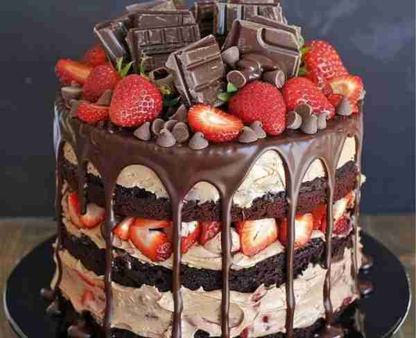 🍓🍫 Chocolate Strawberry Drip Cake Recipe Decadent chocolate, fresh strawberries, and elegant ganac...
