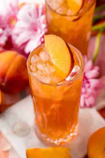 🌞🍹 Freshly steeped tea blended with homemade peach simple syrup - it's a match made in heaven! 💦...