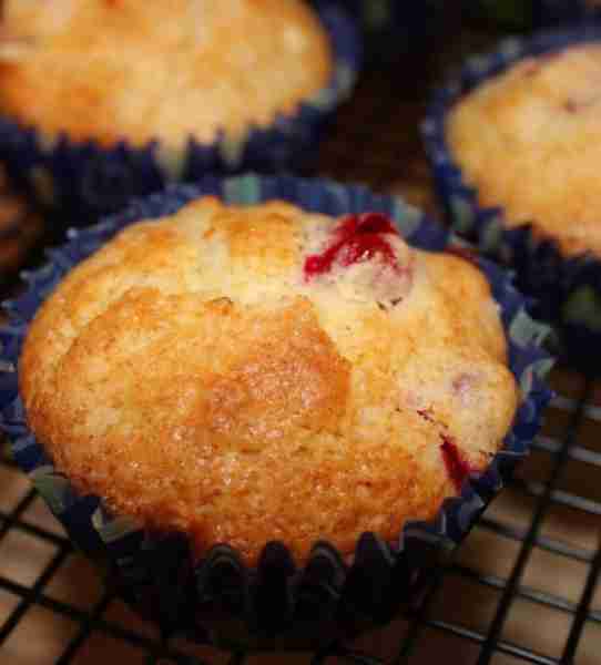 Cranberry Muffins Recipe Ingredients: 1 1/2 cups all-purpose flour 1/2 cup granulated sugar 1/2 tea...