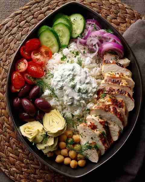 Mediterranean Chicken Bowl with Rice, Tzatziki & Veggies 🍗🥒🍅 Prep time: 20 minutes Cook time: 25...