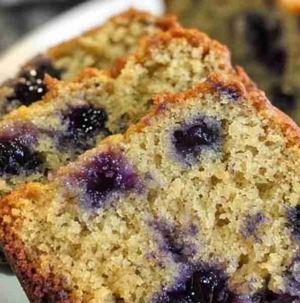 Blueberry Banana Bread recipe that results in a moist and flavorful loaf! Ingredients: 3 ripe banana...