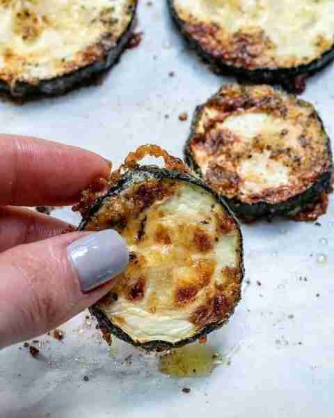 Need a healthy and simply delicious side or snack for today? Make our Parmesan Baked Zucchini Rounds...
