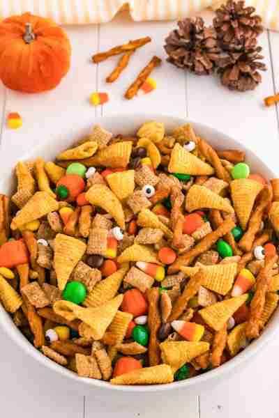 👻 Halloween Snack Mix 👹 Get recipe in first comment below. 👇