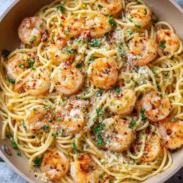Easy Garlic Butter Shrimp Pasta Description This quick and flavorful garlic butter shrimp pasta is t...