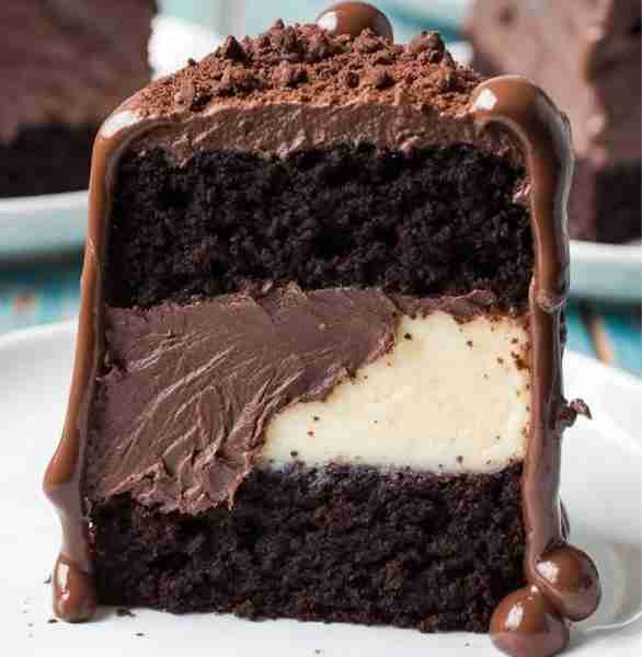 🍫🍰 Chocolate Cheesecake Layer Cake A rich, creamy fusion of moist chocolate cake and smooth cheese...