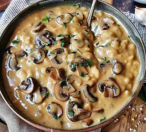 🍄 Creamy Mushroom Soup Ingredients: 1 tbsp butter 1 onion, chopped 2 garlic cloves, minced 3 cups m...