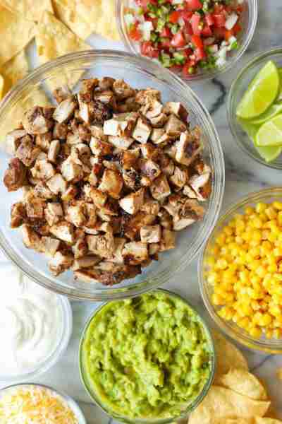 Copycat Chipotle Chicken - Seriously SO SO GOOD. Perfect for burritos and/or burrito bowls! And it's...