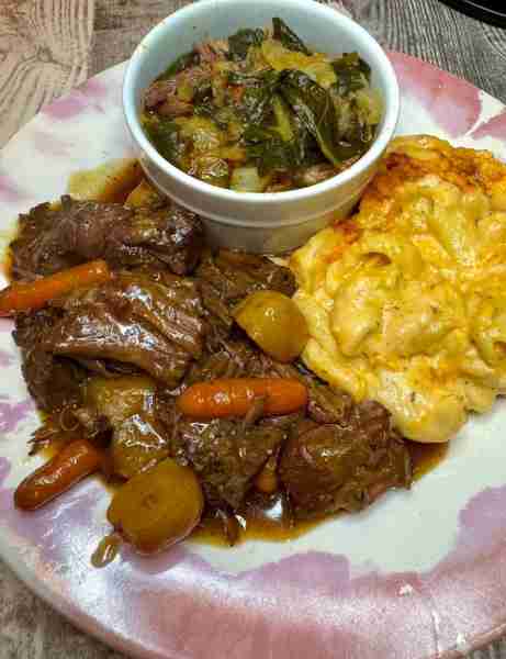 Roast, mixed greens and baked mac & cheese 🤤🔥