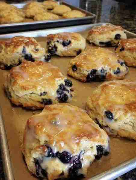 Keto Blueberry Scones with Glaze Ingredients For the scones: 2 cups almond flour ¼ cup coconut flour...
