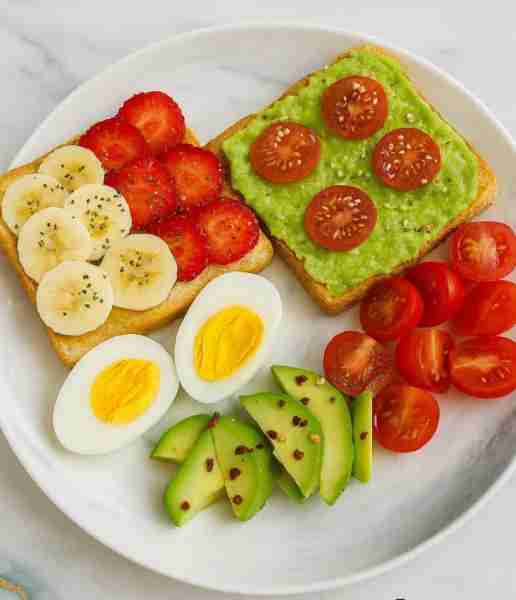 Ingredients: 🥗 Whole wheat toast 🍞 Avocado 🥑 Banana 🍌 Strawberries 🍓 Egg 🥚 Cherry tomatoes 🍅