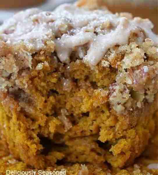 JUMBO PUMPKIN MUFFINS! 🎃🎃 Moist, Delicious, & Topped with a scrumptious brown sugar pecan streusel...