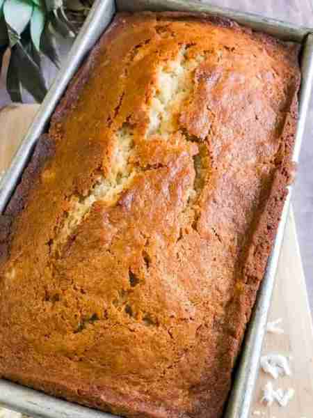 Hawaiian Banana Bread! 🍍🍌 Full of coconut flakes, crushed pineapple & ripe bananas! RECIPE BELOW!