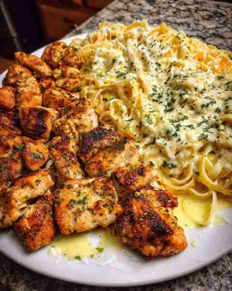 Garlic Butter Chicken Linguine with Velveeta Creamy Alfredo Ingredients: 1 pound linguine pasta 2 po...
