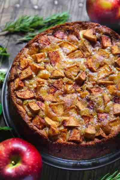 🍏🍎 Simple Apple Cake stuffed with fresh Apple Chunks and Classic Fall Spices 🍏🍎(cinnamon, nutmeg...