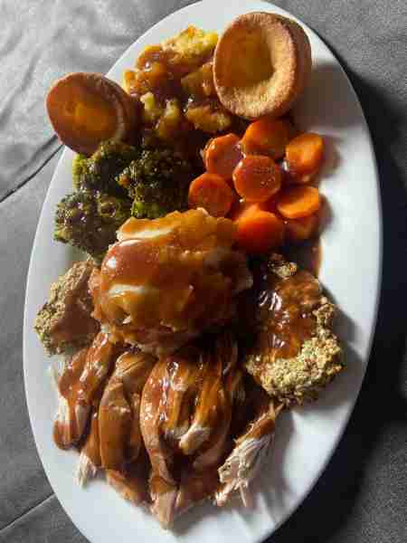 Chicken dinner. Try and find a problem with this roast – I dare you 😋 #fblifestyle