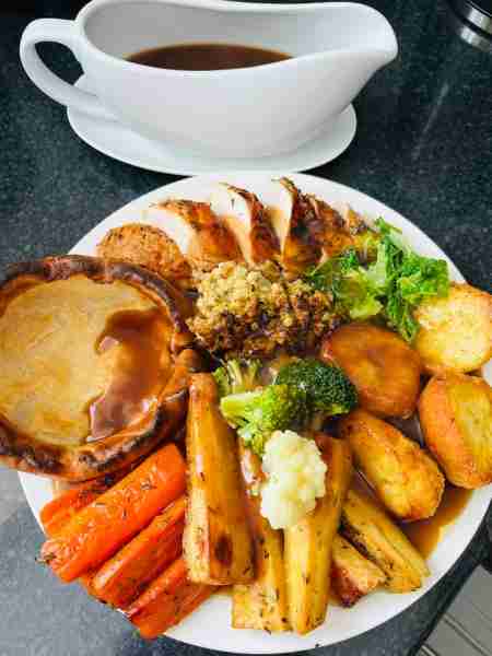Roast chicken!✨ Try and find a problem with this roast – I dare you 😋 #fblifestyle