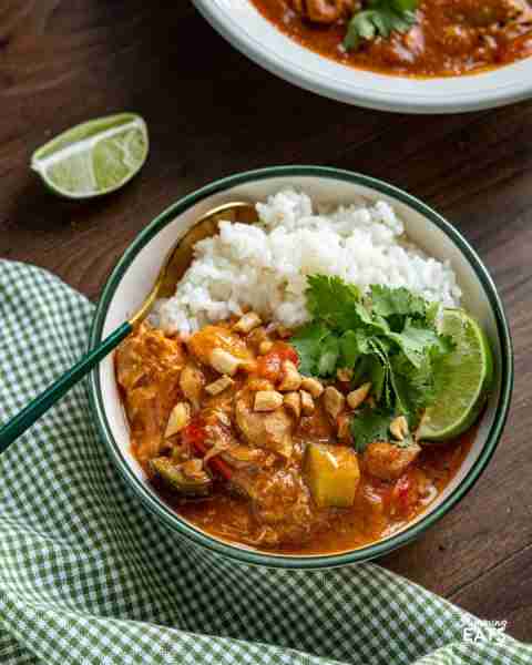 Indulge in the incredible flavours of our Slow Cooker Thai Peanut Chicken Curry! 😋🍲 A delightful,...