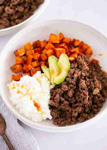 Viral TikTok cottage cheese sweet potato beef bowl packed with protein, hot honey flavor, ready in 3...