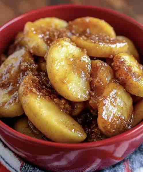 🍏 My mama used to make a pot of apples that smelled like pure fall. Now I toss them in the slow coo...