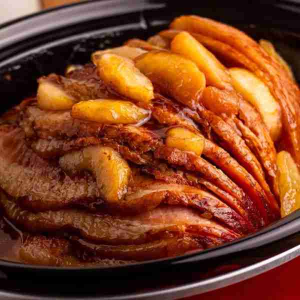 Slow Cooker Apple Glazed Ham! 🍎 This is one of those recipes that makes the whole house smell like...
