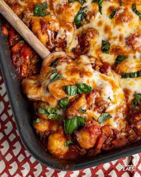 Cheesy Bolognese Gnocchi Bake - rich delicious bolognese meat sauce and gnocchi all finished off wit...