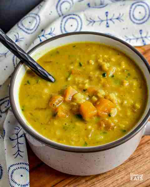 Delicious Curried Butternut Squash and Brown Rice Soup Recipe 👉https://www.slimmingeats.com/blog/c...