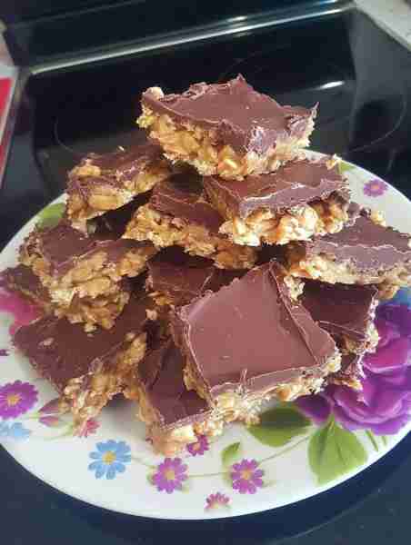 Keto Chocolate Crunch Bars Ingredients For the Base Layer (Crunchy Nut Layer): 1 cup almond flour ½...