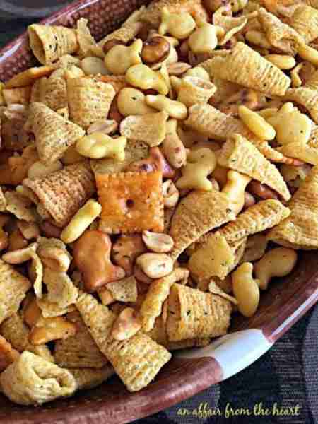 Touchdown Snack Mix! 🏈 The Favorite Buttery & Yummy your guests will Love! 💖 Recipe Below!🏈