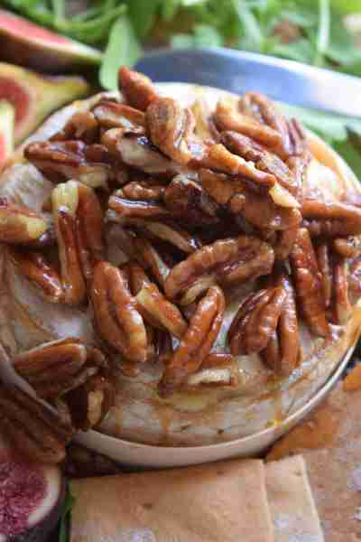 This Maple Pecan Baked Brie is the appetizer that you’ll want to save in favourites for this holiday...
