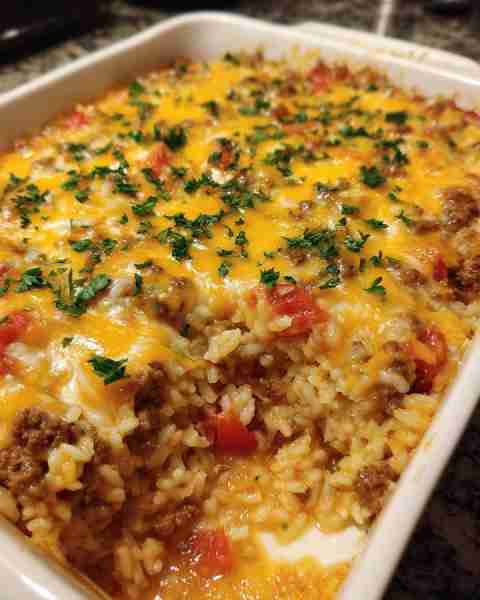 Cheesy Ground Beef and Rice Casserole Ingredients: 1 lb ground beef 1 small onion, finely chopped 2...