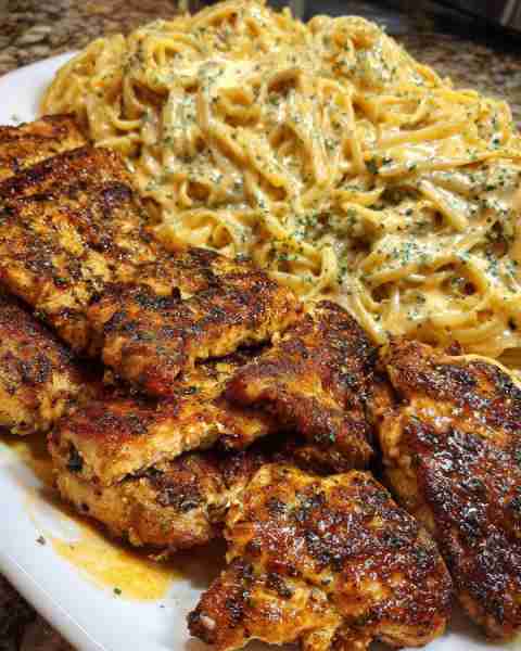 Creamy Cajun Chicken Linguine with Garlic Alfredo Sauce Ingredients: 1 pound linguine pasta 2 bonele...