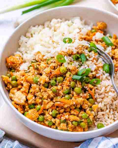 Have a #SatisfyingSaturday you won't forget - make our Honey Sauce Chicken Bowls recipe! <3 The perf...